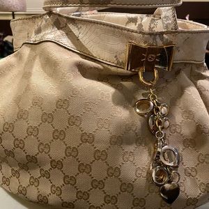 GUC- Gucci hobo logo bow bag!